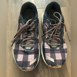 Women’s Brooks running shoes Ghost 12 black and pink plaid pattern size 9